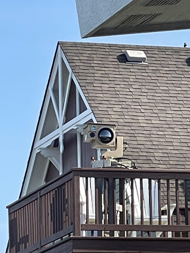 UAVHive's tweet image. Someone in the US has installed a military grade EO/IR head on their property allowing them to view images kilometres away.
Pretty bizarre that they're better equipped than many airbases! 😄😁
autoblogus.info/uncategorized/…