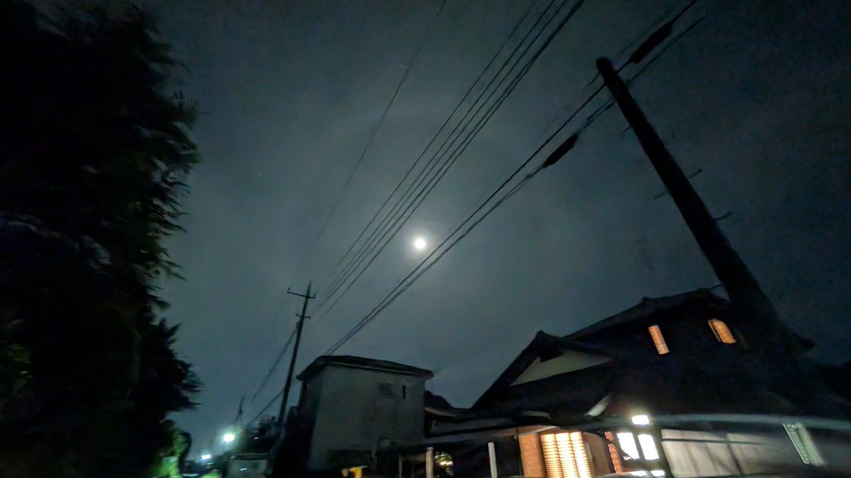 月暈(つきがさ)という名前らしい、輪っか。