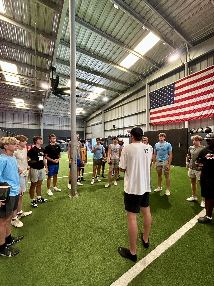 QBC_Mobile's tweet image. Appreciate Colts QB & Fairhope legend Riley Leonard talking with our youth & HS QBs. @rileyleonard13_ @Colts