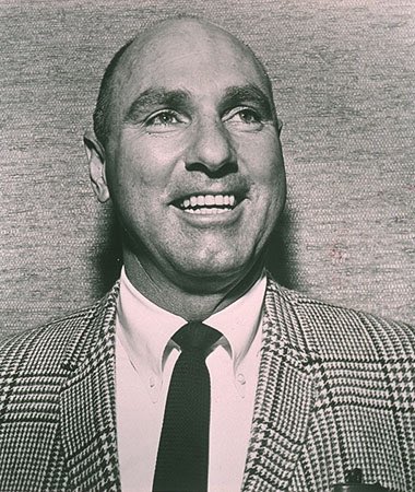 abathrowbacks's tweet image. In Oct ‘72, Alex Hannum instructed his Rocket players to foul any VA Squire who took a shot in Q4. He was conducting an experiment on taking pressure defense to the limits.
Denver won 155-111 while VA scored 74 FTs.
Hannum was different. Happy bday to the late Coach Hannum.