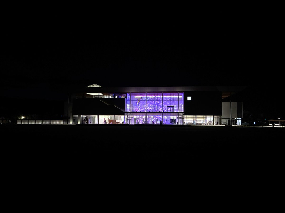 tottori_moa's tweet image. \今日も21時まで開館/
鳥取県立美術館では夜間開館を実施しています。
髙橋匡太による光のインスタレーション《雲の故郷へ》も開催中です!
tottori-moa.jp/event/16273/