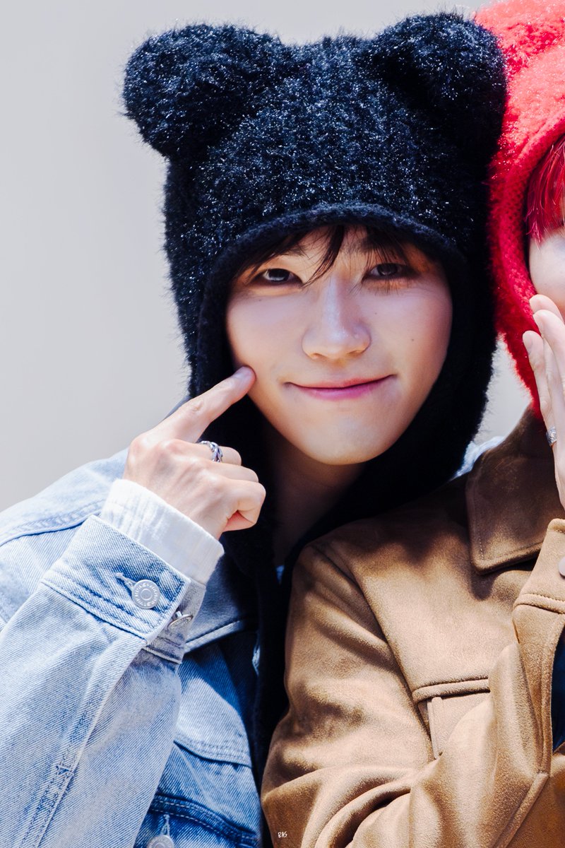 241120 인사이드레코드 팬사인회

말랑복숭아🍑

#VANNER #배너 #태환
#INSIDE_RECORD #로데아트센터