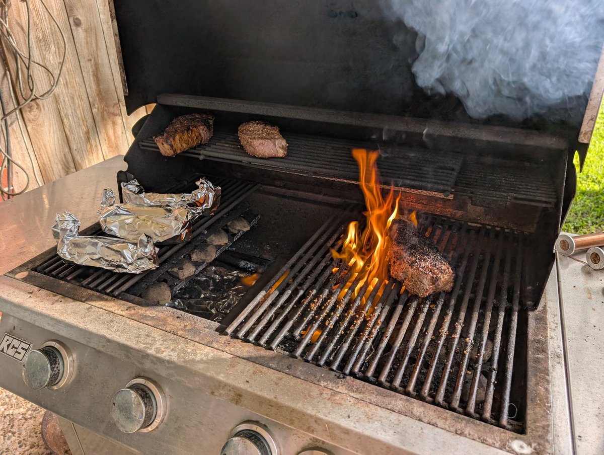 RickWalkerTX's tweet image. Pro-Tip: always remove a grate on your grill to allow you to fit a cast iron skillet directly on the flame. That skillet will get close to 800 degrees for the perfect sear.