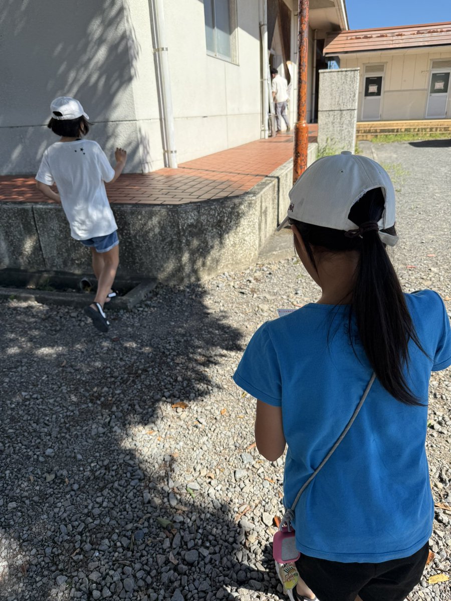 sagesakadaisuke's tweet image. 娘達と投票に行ってきました。

毎回、子どもを連れて行っています。

選挙が大切だということを伝えています。

#選挙にいこう 
#子ども達の未来のために