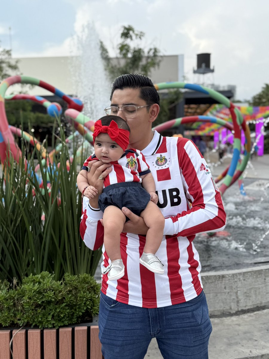 Chore401's tweet image. ¡Vamos @Chivas! Hoy hay que ganar 🔴⚪️🔵 

Hoy tengo una chivahermana más 🥰🏆 

#Chivas #Chivahermanos #Guadalajara #RebañoSagrado