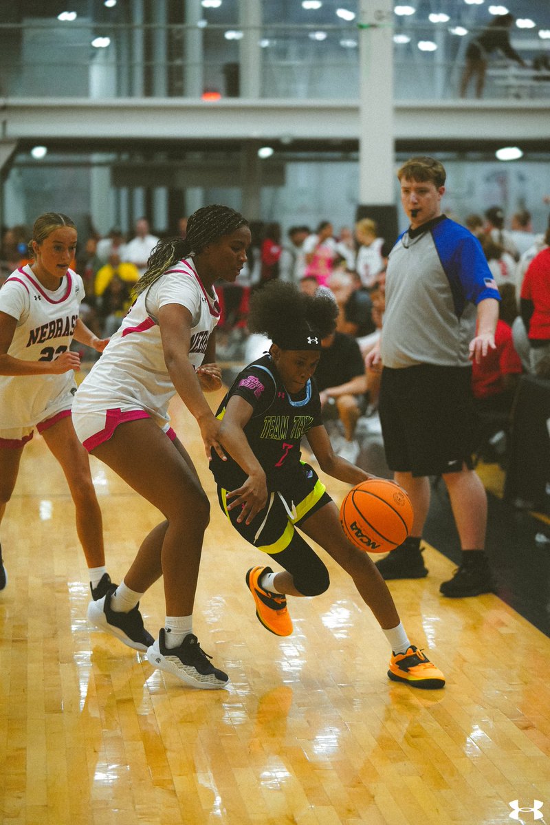 TeamThrill_Gbb's tweet image. 15U GUAA Elite 8 bound @UANextGHoops #teamthrillgirls
