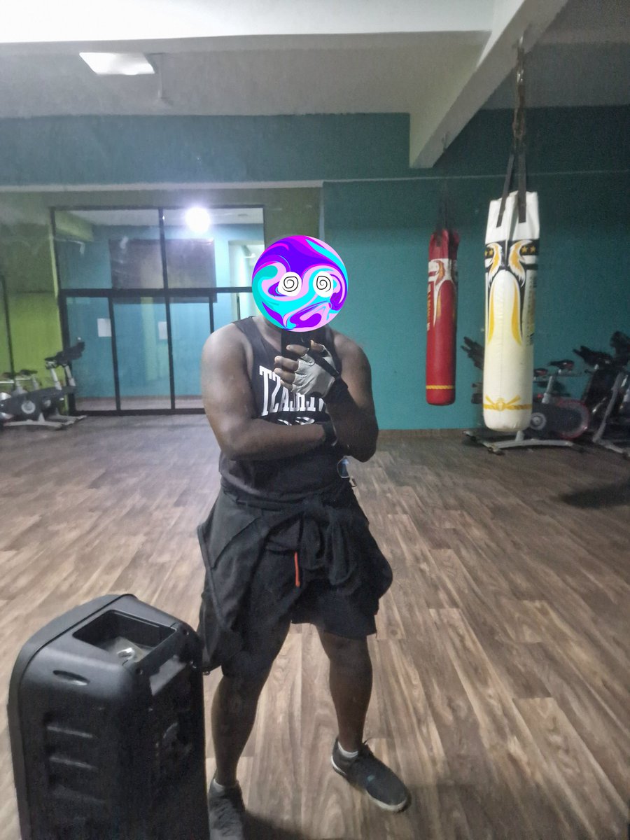 //Fuck a fan contest at 600 
Pic related