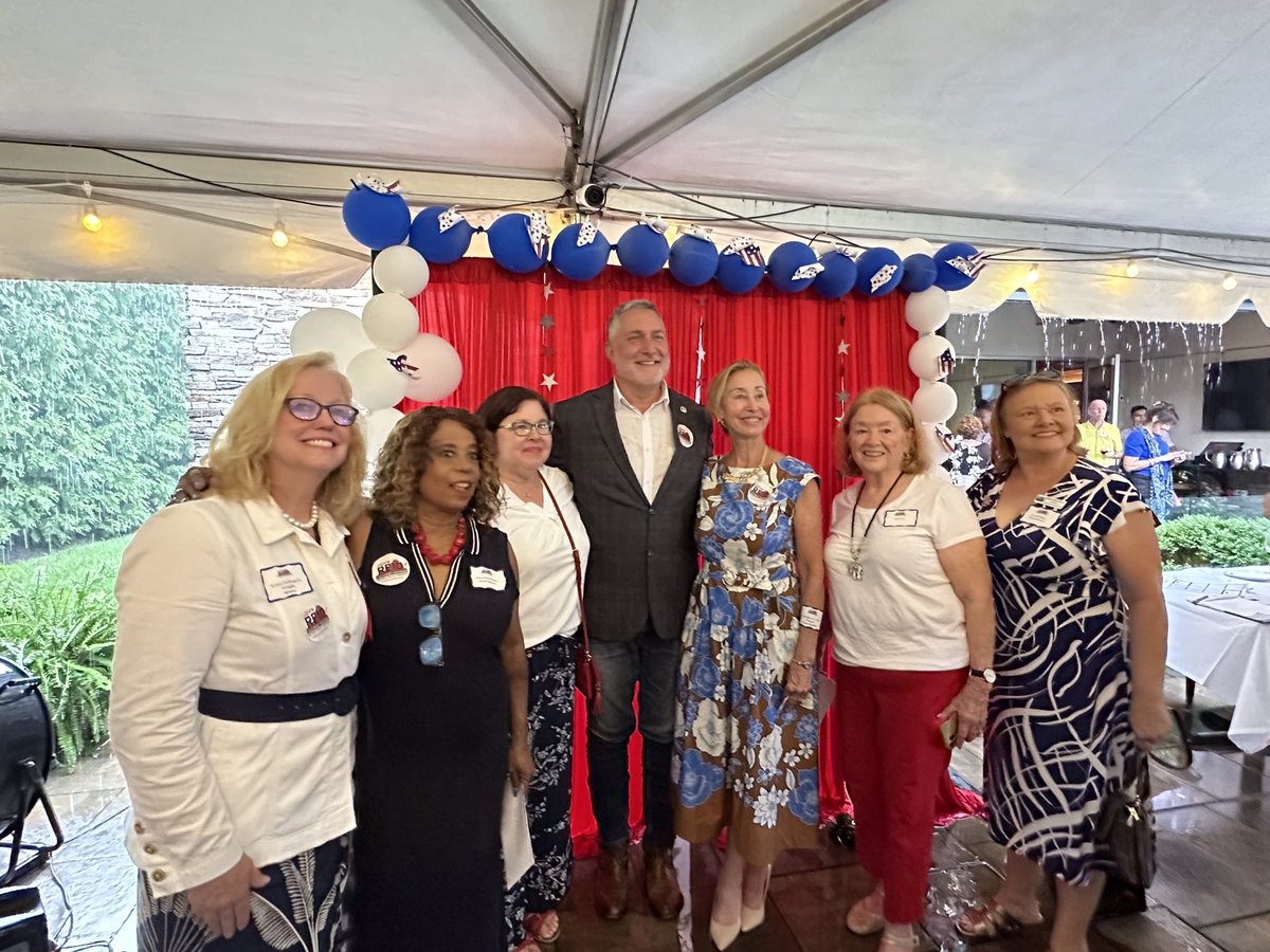 LoudounGOPWomen's tweet image. FABULOUS event this evening in support of the next Lieutenant Governor of Virginia @JohnReid4VA !
Thank you to the Republican Women’s Clubs in Northern Virginia for organizing such a successful event.
We are fired up to elect John Reid!
#RepublicanWomenLead