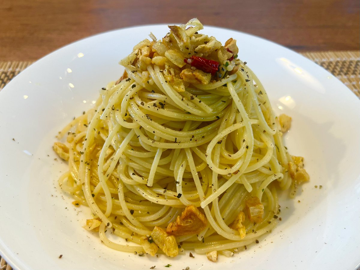 きょうのペペロンチーノ　250720
ザク切りこんがりにんにく　
胡椒風味 ver

＃ペペロンチーノ
＃パスタ
＃男料理