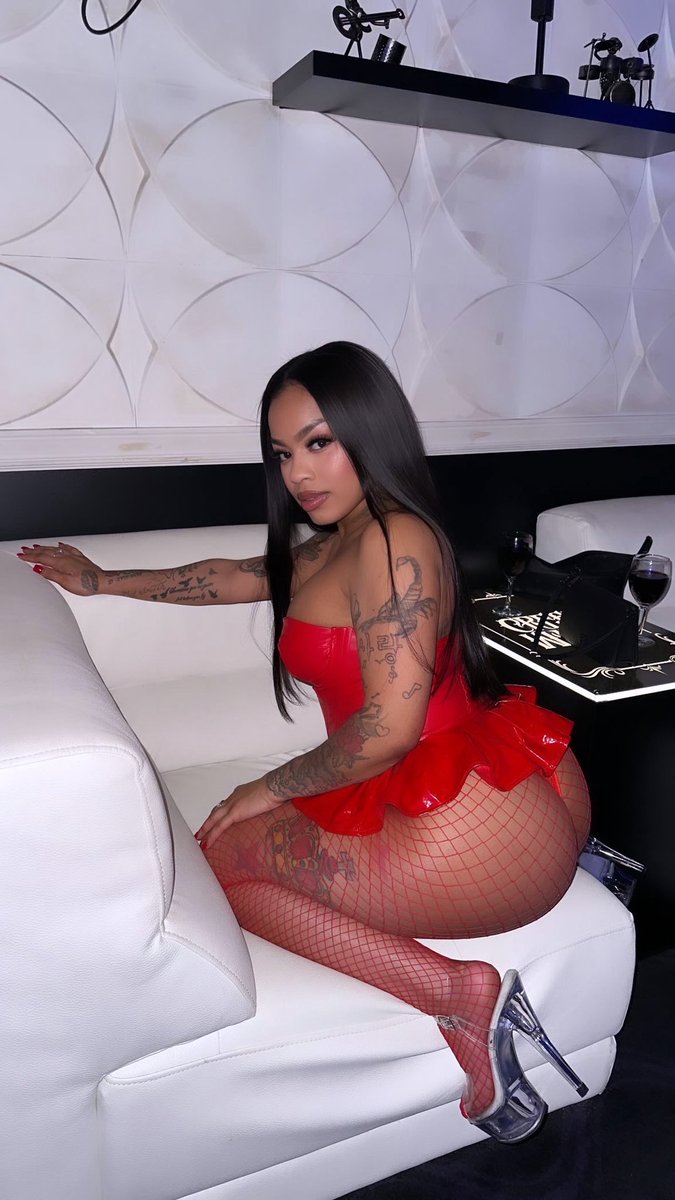 instagram.com/therealhoodbar…