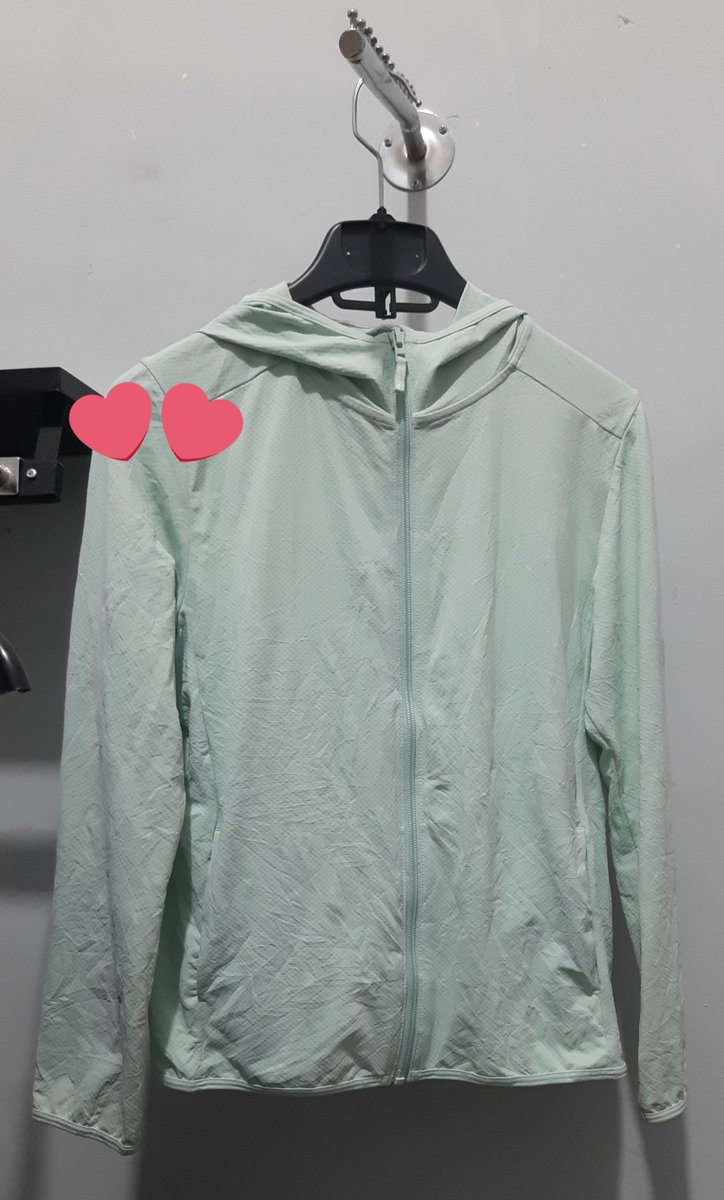 cipi_cipishop's tweet photo. Haiii, ada yg lg nyari jaket uniqlo airism. Masih mulus no minus. Ld 90-100, pjg 55. Warna sage. Harga 150 Bisa nego cantik🤗, dan bisa splitbill oyen https://t.co/GboLyGKhaa