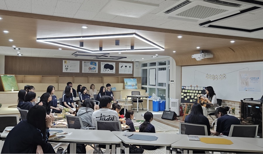 ildaro's tweet image. 공공기관이 정한 등급에 따라 수업 강의 시간당 수당이 정해져 있다. 노하우는 있지만 학위나 자격증은 없는 내 등급은 (지자체에 따라 조금씩 다르지만) 시간당 10만원쯤인 듯. 교통비나 식비, 숙박비는 제공하지 않는다.
[나의 노동기] 프리랜서 n잡러의 산발적인 노동기  ildaro.com/10231