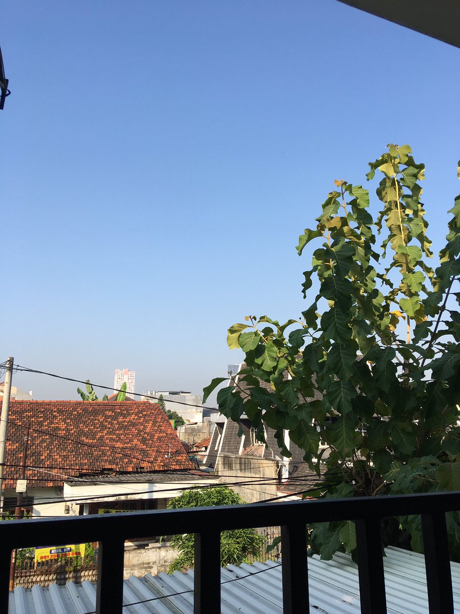 ukeslimhyper tweet media