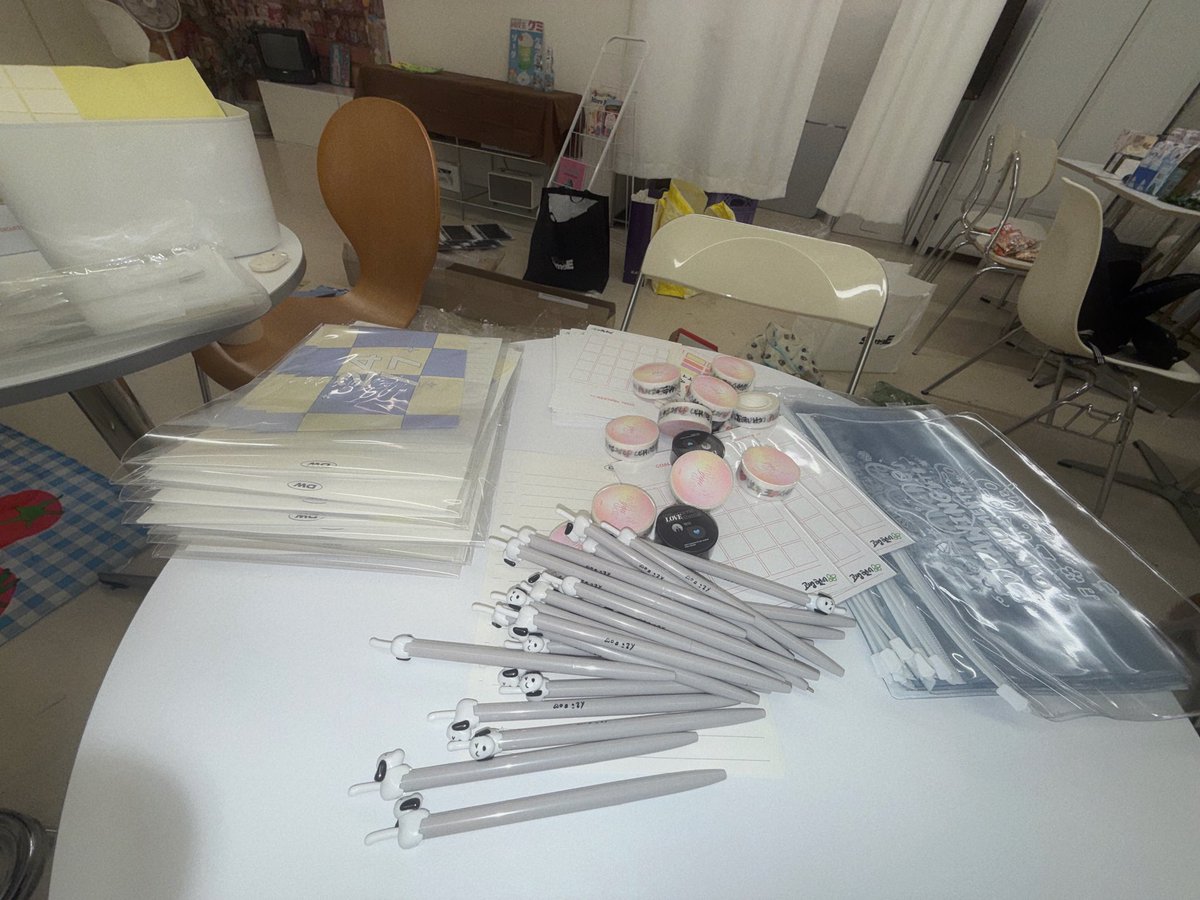 _pp1215's tweet image. 생카준비도와드렸구요
부르가맛있는거도사줬어요