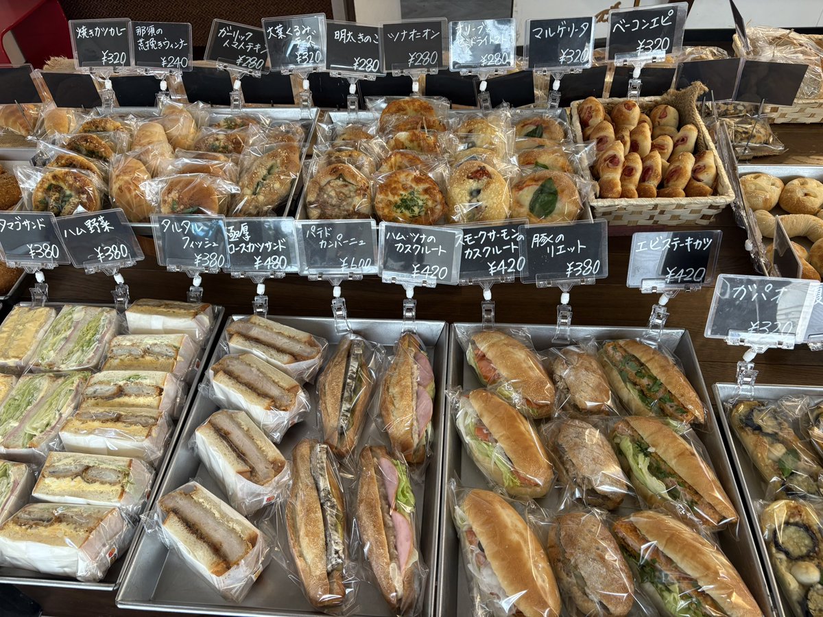 本日もオープンしております⸜(๑⃙⃘'ᵕ'๑⃙⃘)⸝⋆*
少しだけ早開けしました〜( งᵒ̴̶̷᷅ωᵒ̴̶̷᷄)ง⁼³₌₃
たっっくさんのパンを焼いてますのでどうぞお立ち寄りくださいませ〜•ू( ͒ᵒ̴̶̷᷄ωᵒ̴̶̷᷅*•ू ͒) ​ )੭ु⁾⁾

#パン屋
#水戸
#オハナコート
#がんばれ双葉台
#fleur