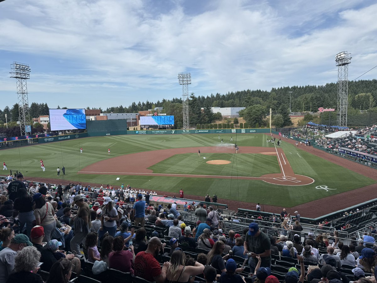 andy_helwig's tweet image. Back in the saddle again! The 1st-place @RainiersLand look to get a series victory tonight over El Paso! Blas Castaño takes the mound in just about 10 min. Come hang on KIXI 880!
#TridentsUp