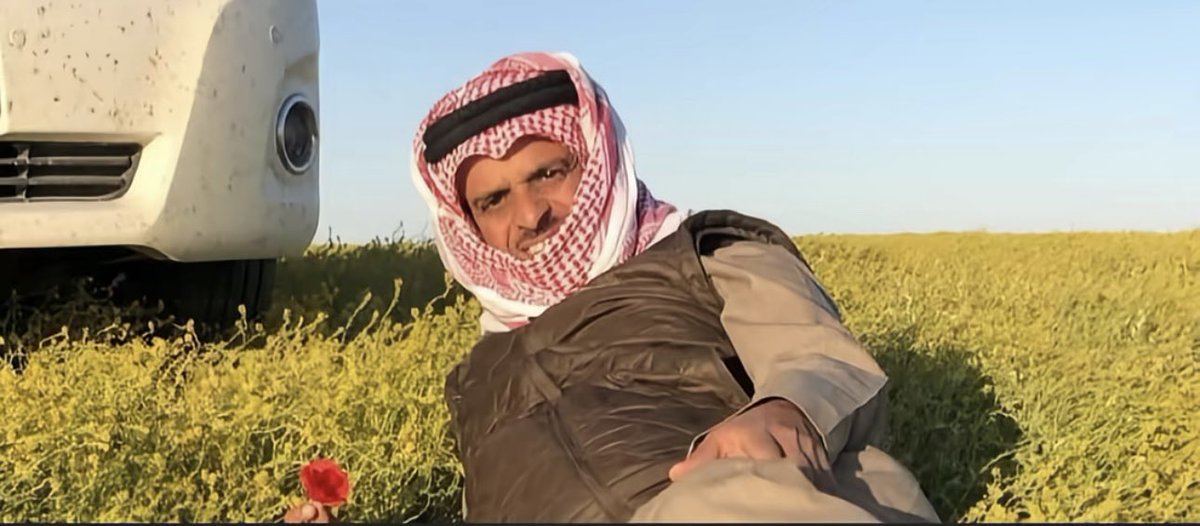 وجهك مثل الصبح يسوق التباشير
 وأليا أبتسمت من الشموخ أرتوينا 

سولف وتنبت بالصدور النواوير
واقطف غلاك من العمر ما حيينا

يا كثر ما يفرق حضورك عن الغير 
مثل المطر مهما هطل ما أكتفينا
: حمد السعيد