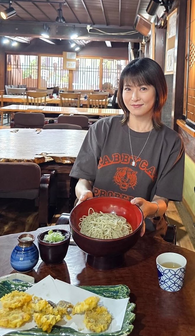 chisatologist's tweet photo. 森高千里は森高ファンにとっての原動力。

森高千里の原動力は、旨い飯とライブである。 https://t.co/uG1xQwKqZL