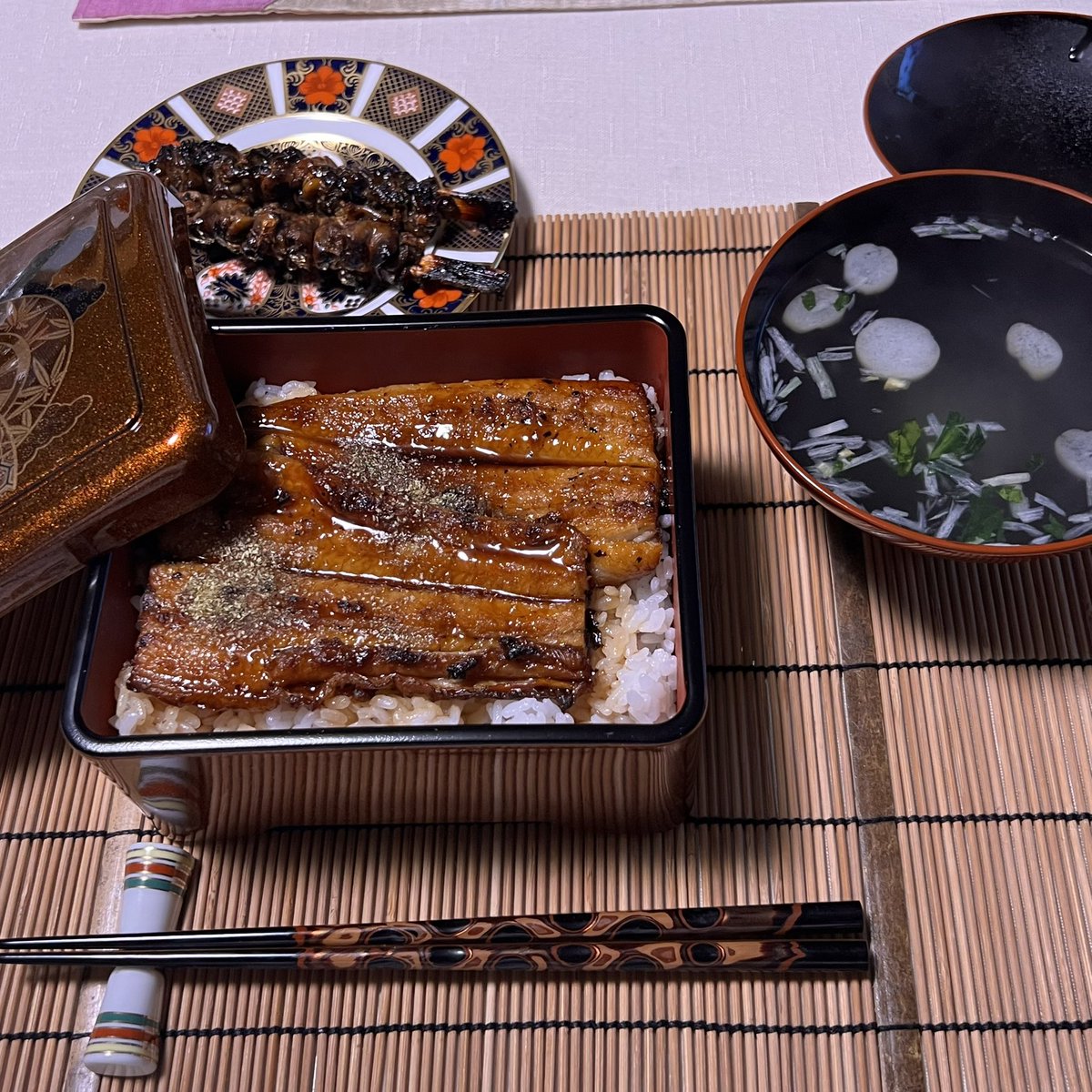 a_fish_monger's tweet image. 昨日の土用丑は、中々思うようにいかず夕方には見切りの嵐でしたがまぁなんとか売り切りには成功…
なんか、毎年この日に思いますが、くたくたに疲れた体に鰻が沁みますなぁ
#土用丑 #おうちごはん𓎩𓌉𓇋