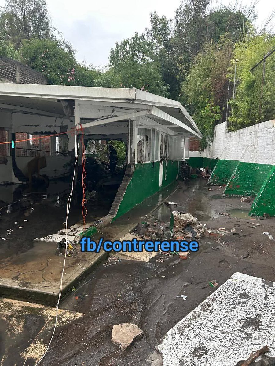 ContrerenseOrg's tweet image. "Barda perimetral fue dañada por caída de agua en la colonia Lomas Quebradas" Magdalena Contreras
#MagdalenaContreras
