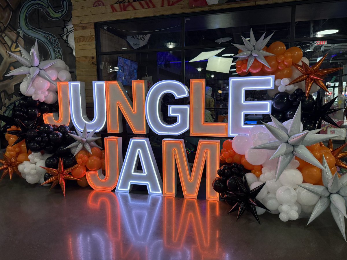 TheJoshPeebles's tweet image. Thank you, @bengaljims_BTR, for including @doshermanostaco and our team in today's amazing event!