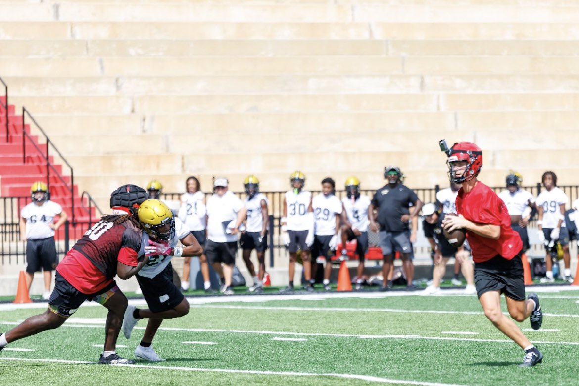 footballopelika's tweet image. Iron sharpens iron 🔥🤝
Closed out summer ball with a great OTA with @OldGoldFB
#OwnIt