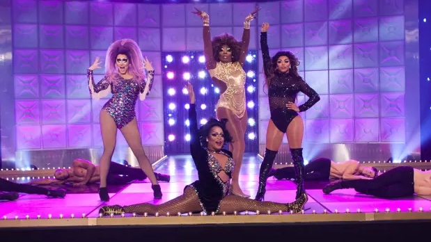 whoronomy's tweet image. One thing I'd really like to see a return of in Drag Race, both normal and All Stars, is the Top 4/5 RuMix at the end of the series. Like...I can't name a single bad one, and they are all incredibly iconic moments in Drag Race herstory. S13 was the last one that was any good.