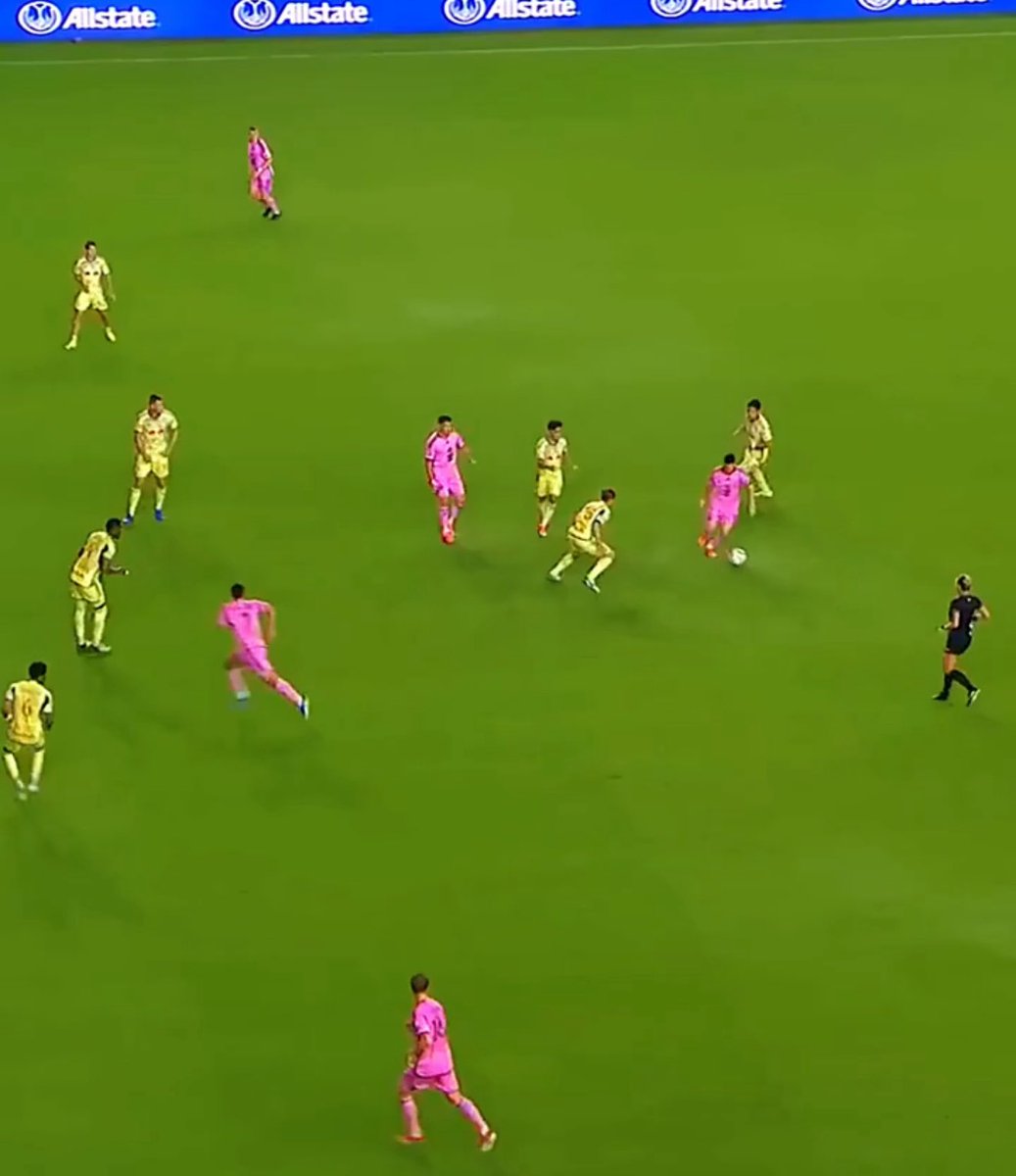 ARGLEGEND1's tweet image. لغة الأرقام هي اكبر عدو لميسي 
لا يمكن أن تنصف هذا الرجل 

هو حالة خاصة  ،، جعل ما كان يراه الشخص مستحيلاً اصبح معه امراً  اعتيادياً

ما يصنعه تعدى عقول اللاعبين 

&quot;كيف رآه &quot; هي لميسي أصبحت ماركة  مسجلة ..

أقولها بتجرد 
&quot;ميسي أقل لاعب تم إنصافه مقارنةً بما قدّم &quot;.