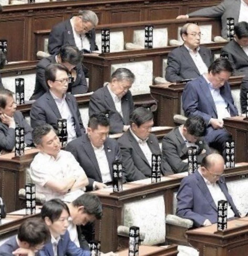 imbluemania's tweet photo. 거짓말 같지?
일본 국회야. https://t.co/TJw9qbMETA