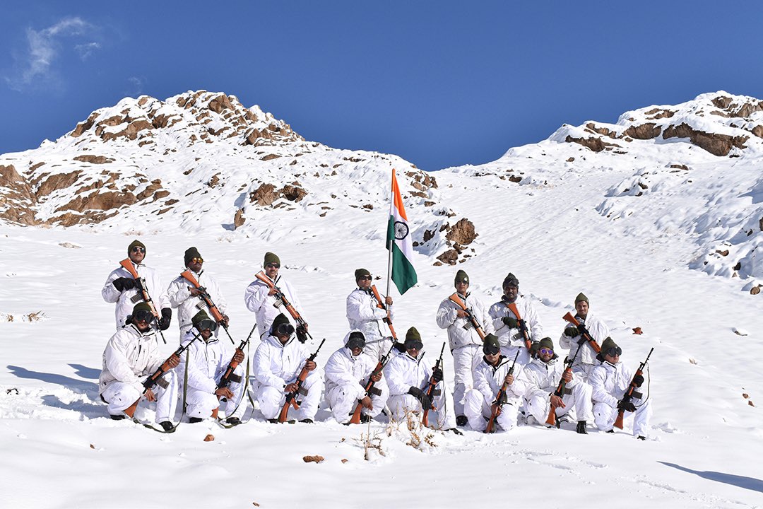 journo_jitendra's tweet image. दिल्ली हाईकोर्ट ने 11 जनवरी 2023 को अपने एक फैसले में #CAPF को &apos;भारत संघ के सशस्त्र बल&apos; माना। इन बलों में NPS को स्ट्राइक डाउन करने की बात कही। इनमें कोई आज भर्ती हुआ हो, पहले हुआ हो या आगे भर्ती होगा, सभी #OPS के दायरे में आएंगे।केंद्र सरकार ने स्टे ले लिया।
#opsforparamilitary