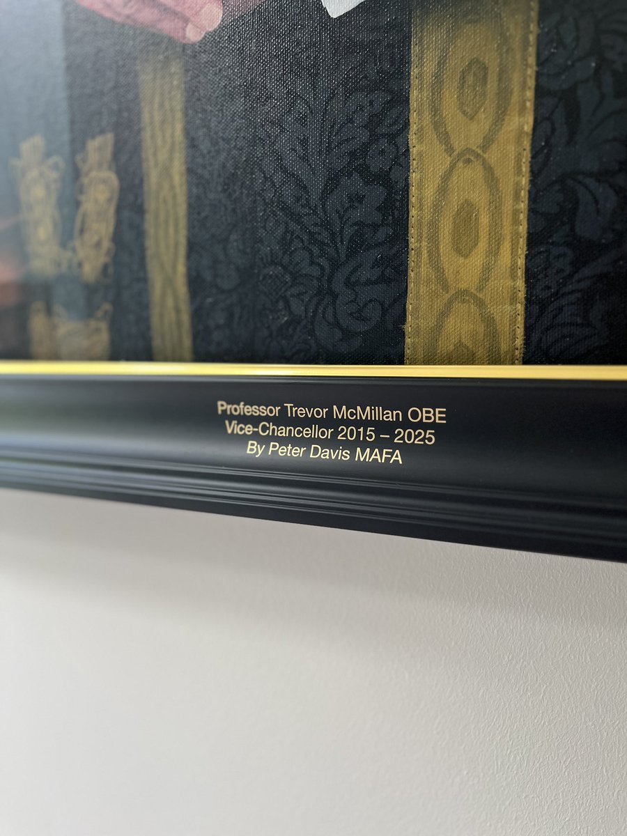 peterdavis_art's tweet image. 2/2 The portrait now forms part of the Keele University Art Collection and will reside permanently in Keele Hall, the University’s historic mansion on campus.