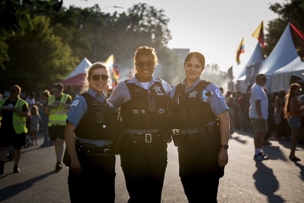Chicago_Police's tweet image. The Chicago Police Department is visible and present at the El Gran Festival Colombiano in Humboldt Park this weekend to secure the area and ensure all attendees can enjoy the festival safely.