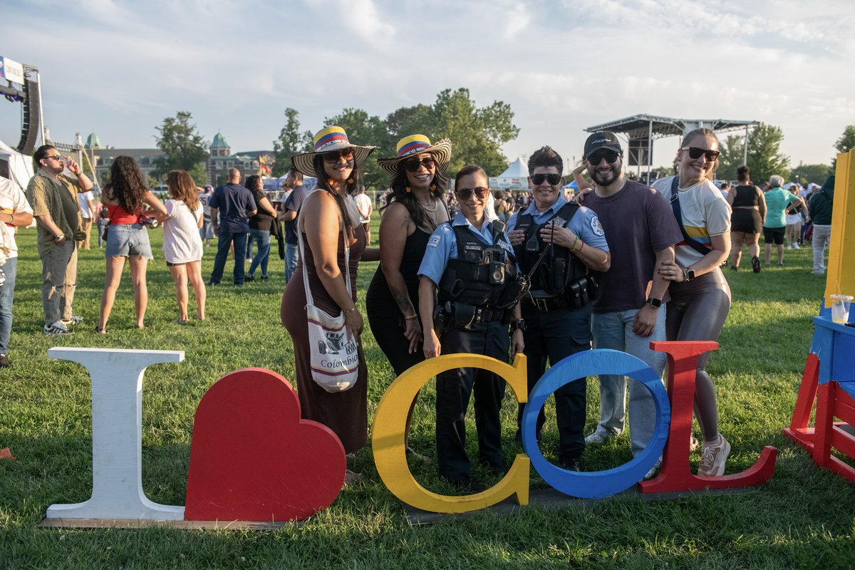 Chicago_Police's tweet image. The Chicago Police Department is visible and present at the El Gran Festival Colombiano in Humboldt Park this weekend to secure the area and ensure all attendees can enjoy the festival safely.