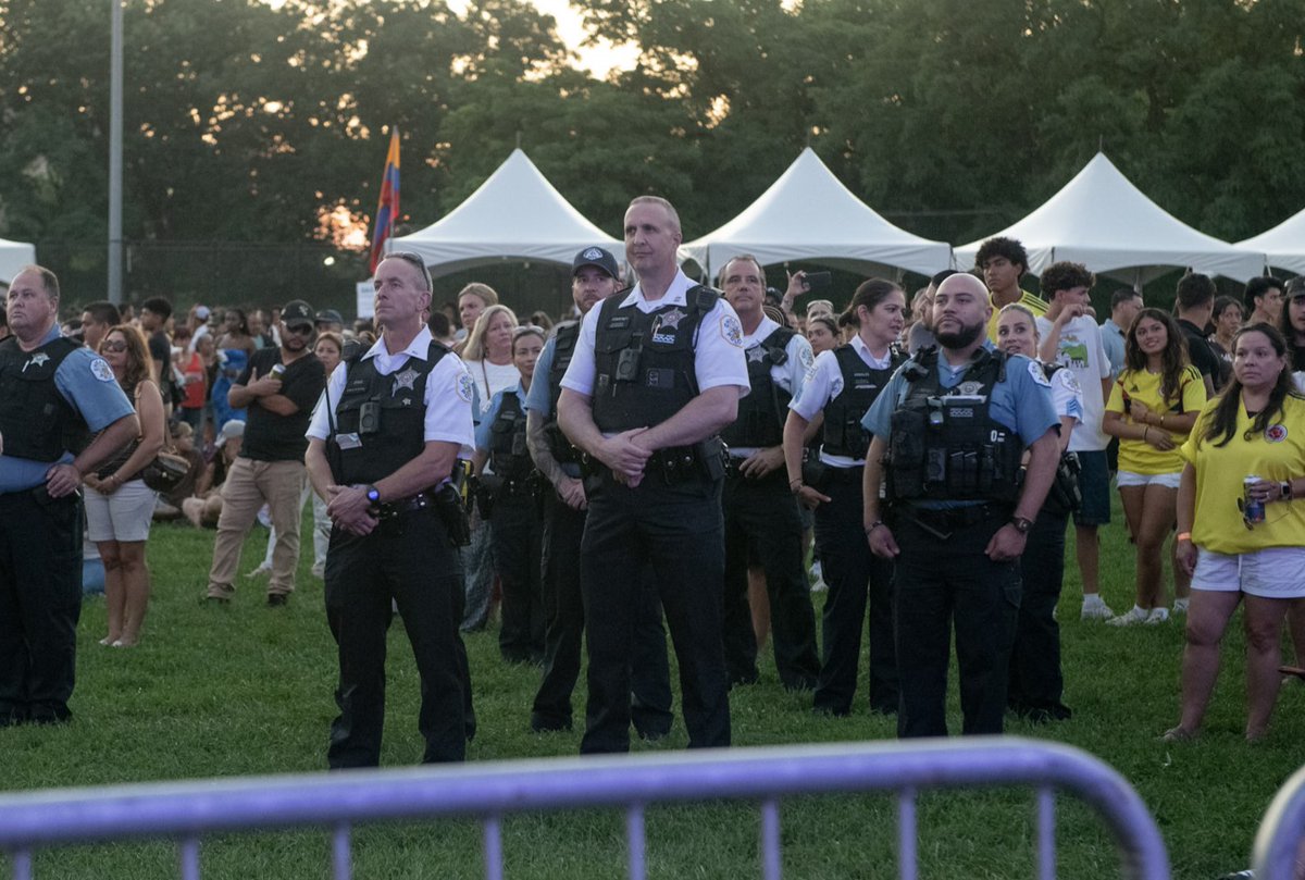 Chicago_Police's tweet image. The Chicago Police Department is visible and present at the El Gran Festival Colombiano in Humboldt Park this weekend to secure the area and ensure all attendees can enjoy the festival safely.