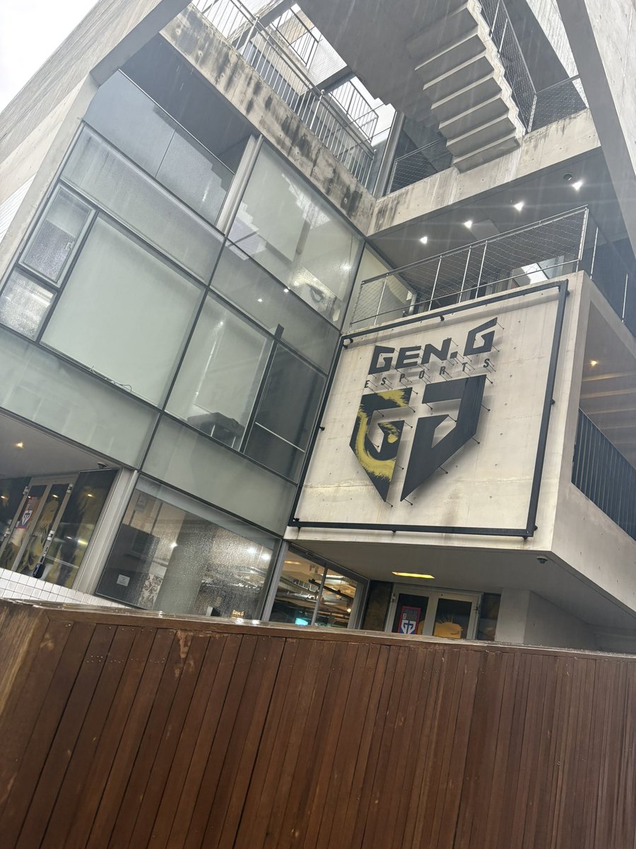 SavageIsShe's tweet photo. It’s hard to believe that tomorrow marks the beginning of my third week since starting my student internship with @GenG. From learning new things to experiencing South Korean culture, the time has simply flown by. Looking forward to finishing out strong! Gen.G fighting!! 🐯💛 https://t.co/Z5yRr2JiTL
