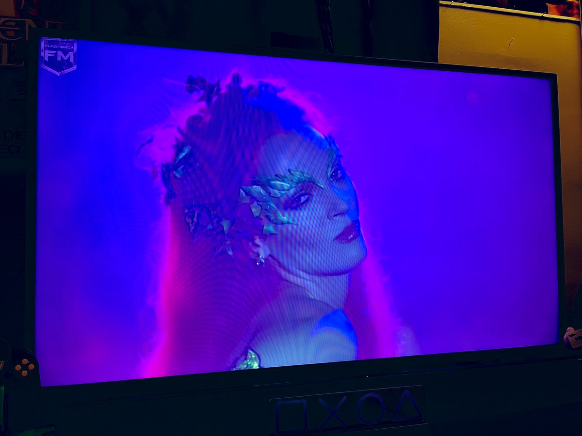 alonna_lee's tweet image. Raise your hand if Poison Ivy rocked your world in 1997. 🙋🏼♀️