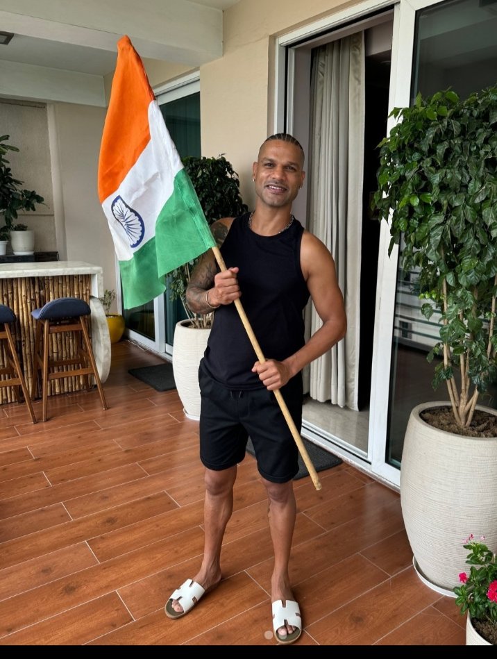tejalsarkar772's tweet photo. Desh se badkar kuch nahi hota h @76off43 @SDhawan25 #baycot #India https://t.co/bICxlSew4o