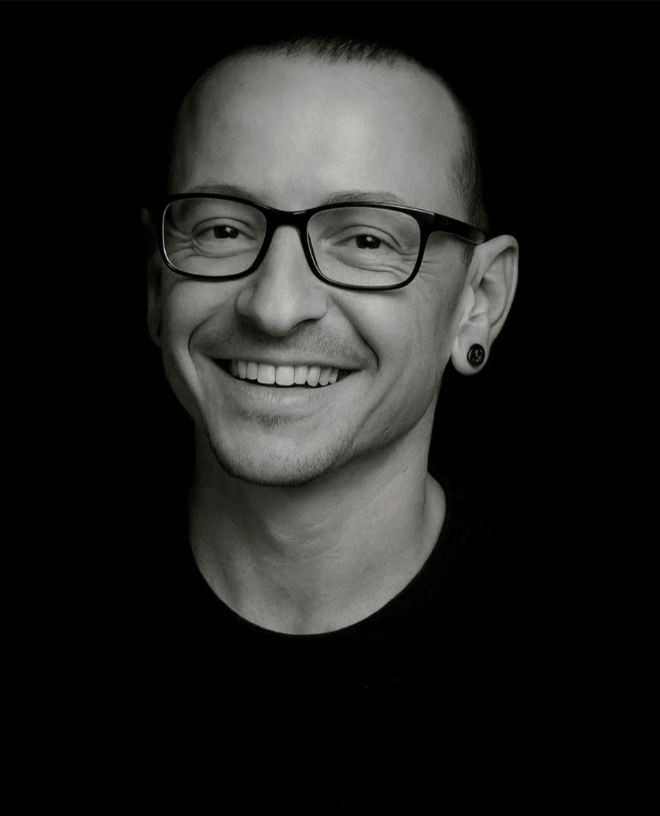 Thruska1's tweet image. I still remember when you asked: "Who cares if one more light goes out in a sky of a million stars?"
We all care. Your legacy lives in every scream and every soul you helped hold on. We still miss you deeply Chester - and we always will. #ChesterBennington #linkinpark