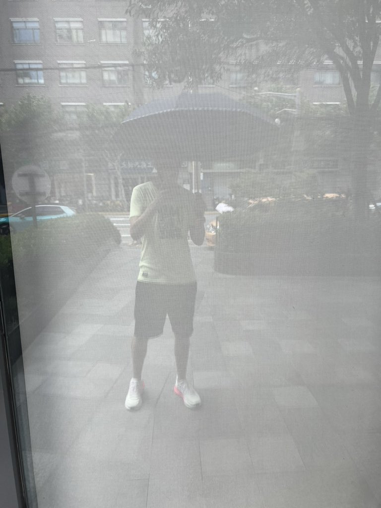 AndyBxxx's tweet image. After visiting Xizang (“Tibet”), I’ve started using an umbrella to block the sun. 😎☂️☀️