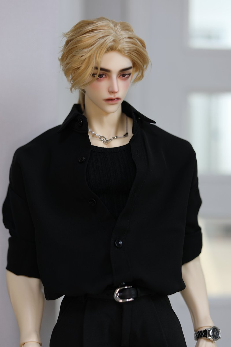 오랜만에 미남 테라피🌿
새 식구 클라우디 그레이 메이크업 받고 왔어요.
매번 새 식구 맞이할 때마다 어떤 이미지로 완성될지 궁금해서 항상 첫 촬영 때마다 설레여요💛