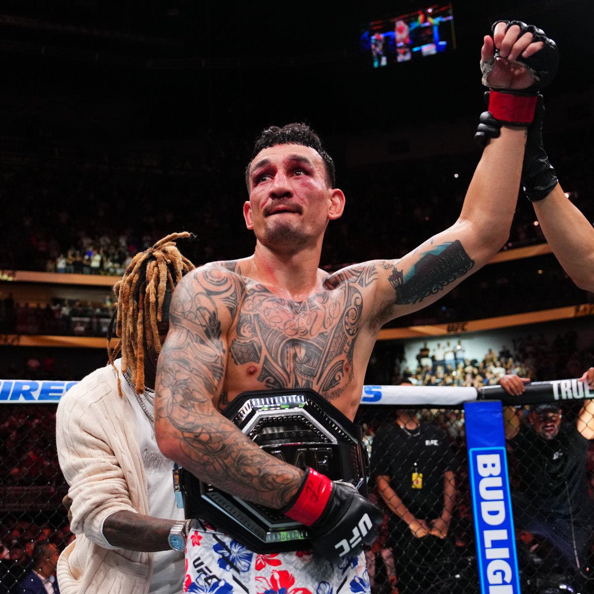 UFCEurope's tweet image. What a scrap ๐
Max Holloway is still your BMF champ after #UFC318 ๐