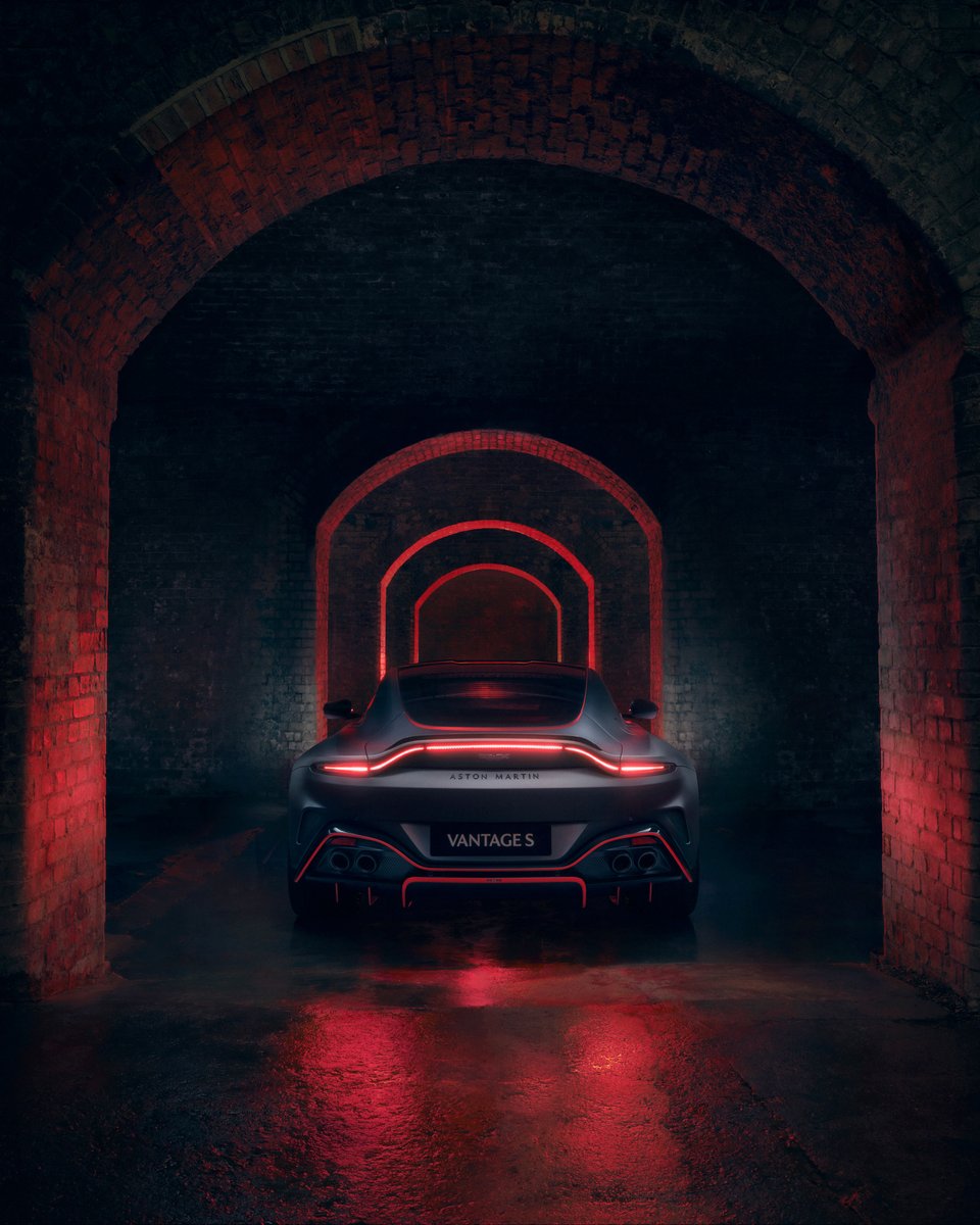 astonmartin's tweet image. A subtle but effective full-width decklid rear spoiler. Crucial to driving an overall downforce increase of 111kg at 202mph.
Improved turn-in. Enhanced cornering grip. Heightened driver engagement.
Discover Vantage S: bit.ly/4nss1z8
#AstonMartin #VantageS…