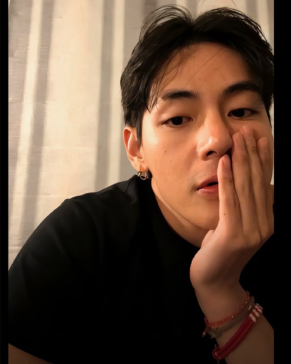 taehyung pretty hands (@kthprettyhands) on Twitter photo 