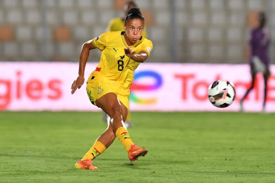 SaniBasiru3's tweet image. Her name is Chantelle. No Ghanaian will just pass without showing love. #ghana #WAFCON2024