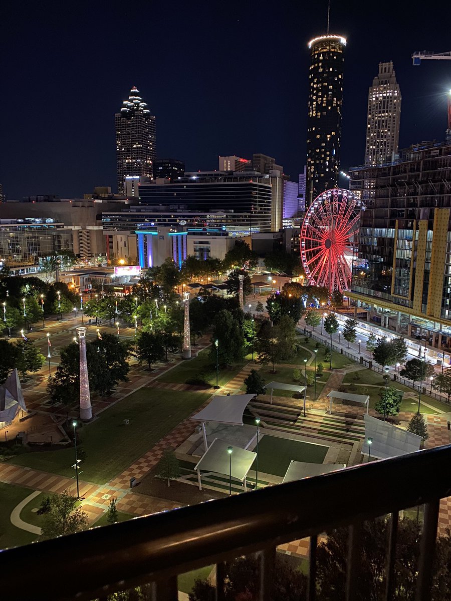 realdrealashay's tweet photo. Atlanta at night > https://t.co/huEvQZs6i5