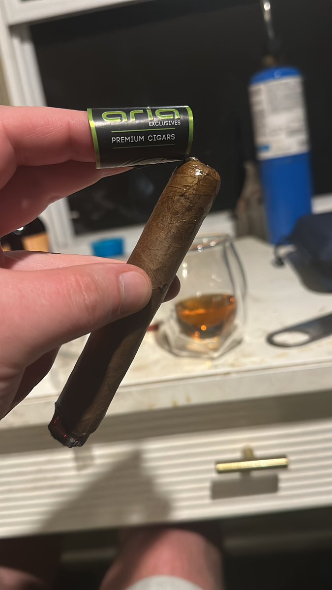 The hell there’s no herfs going on right now!? You west coasters are lacking! #cigars #botl #sotl