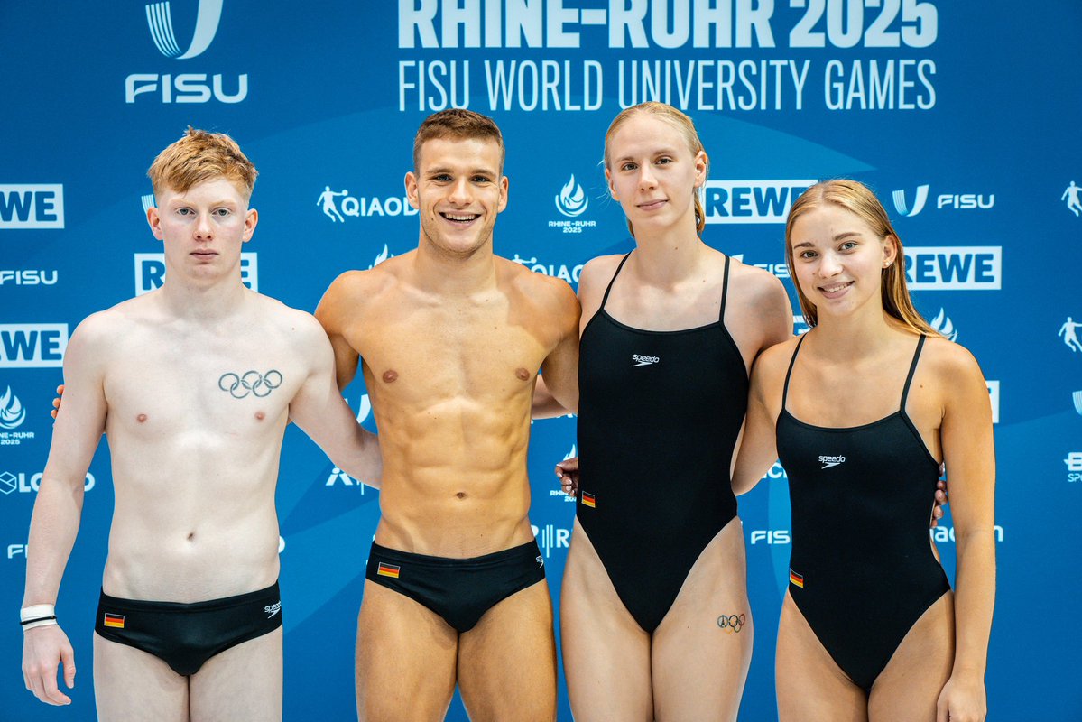 landnrw's tweet image. 🥇Erste Gold-Medaille für das #SportlandNRW bei den @FISU World University Games: Wasserspringer Jaden Eikermann (rechts) hat im Team gewonnen. Herzlichen Glückwunsch dem 20-Jährigen, der in Aachen trainiert! Mit 95 Athletinnen & Athleten stellt NRW fast ein Drittel des 🇩🇪Teams.