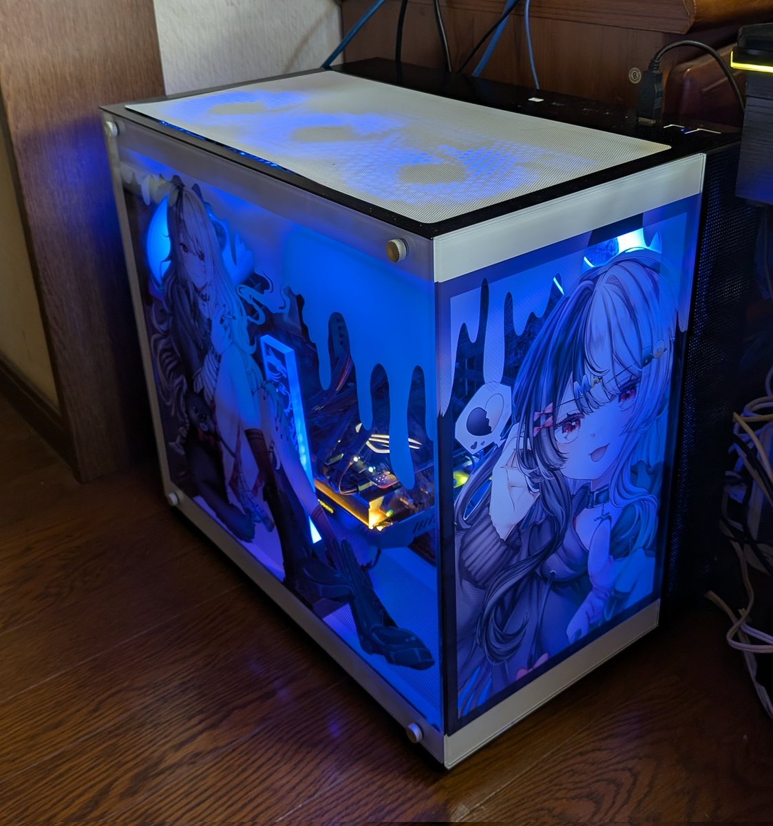 <a href="/MA_BO_DO__FU/">麻婆豆腐</a> PC買いました！勝手なイメージカラー＆好きな色、って事で、、、
中身一旦バラして、相方にケース塗ってもらいました💕めっちゃカッコよくなりましたぁ✨
(保証？そんなん知らん(笑))
あとはラッキーのステッカー作って
貼ったら完成…🎶
の、予定ですꉂ🤣𐤔