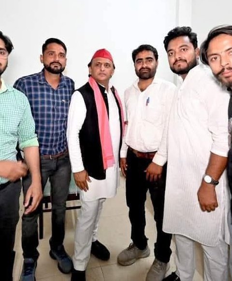 MLA Rahul Bachcha Sonkar (@rahulbachchabjp) on Twitter photo рдпрд╣реА рддреЛ рд╣реИ рд╕рдкрд╛ рдХрд╛ рдЕрд╕рд▓реА рдШрд┐рдиреМрдирд╛ рдЪреЗрд╣рд░рд╛....
рдЗрд╕реЗ рд╕рднреА рд╕рдорд╛рдЬрд╡рд╛рджреА рдкрд╛рд░реНрдЯреА рдХреЗ рд▓реЛрдЧ рдмрдЪрд╛рдиреЗ рдХрд╛ рдкреНрд░рдпрд╛рд╕ рдХрд░ рд░рд╣реЗ рдереЗ.... рдХреНрдпреЛрдВрдХрд┐ рд▓рдбрд╝рдХреЛрдВ рд╕реЗ......... ЁЯШб
рдЕрдЦрд┐рд▓реЗрд╢ рдпрд╛рджрд╡ рдХрд╛ рдЦрд╛рд╕ рдЖрджрдореА рд╣реИ рджреБрд╖реНрдХрд░реНрдо рдЖрд░реЛрдкреА рдХреБрд▓рджреАрдк рдпрд╛рджрд╡... рдпрд╣реА рддреЛ рд╣реИ рд╕рдкрд╛ рдХрд╛ рдЕрд╕рд▓реА рдШрд┐рдиреМрдирд╛ рдЪреЗрд╣рд░рд╛....
рдЗрд╕реЗ рд╕рднреА рд╕рдорд╛рдЬрд╡рд╛рджреА рдкрд╛рд░реНрдЯреА рдХреЗ рд▓реЛрдЧ рдмрдЪрд╛рдиреЗ рдХрд╛ рдкреНрд░рдпрд╛рд╕ рдХрд░ рд░рд╣реЗ рдереЗ.... рдХреНрдпреЛрдВрдХрд┐ рд▓рдбрд╝рдХреЛрдВ рд╕реЗ......... ЁЯШб
рдЕрдЦрд┐рд▓реЗрд╢ рдпрд╛рджрд╡ рдХрд╛ рдЦрд╛рд╕ рдЖрджрдореА рд╣реИ рджреБрд╖реНрдХрд░реНрдо рдЖрд░реЛрдкреА рдХреБрд▓рджреАрдк рдпрд╛рджрд╡...