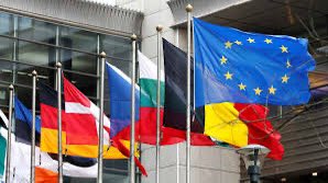 LRsecreta's tweet image. Sánchez 🇪🇸 se queda solo: los gobiernos europeos aparcan la ideología para pedir políticas migratorias más duras
Dinamarca 🇩🇰, Grecia 🇬🇷 e Italia 🇮🇹, con tres ejecutivos de distinto color, quieren más vigilancia de fronteras
👉 …¿en España hay mucho chiringuito montado? ⛔️